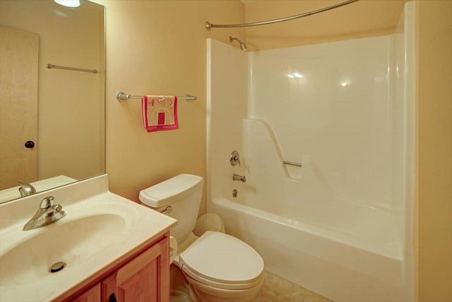 18 Glen Arbor Way, Fitchburg, WI 53711