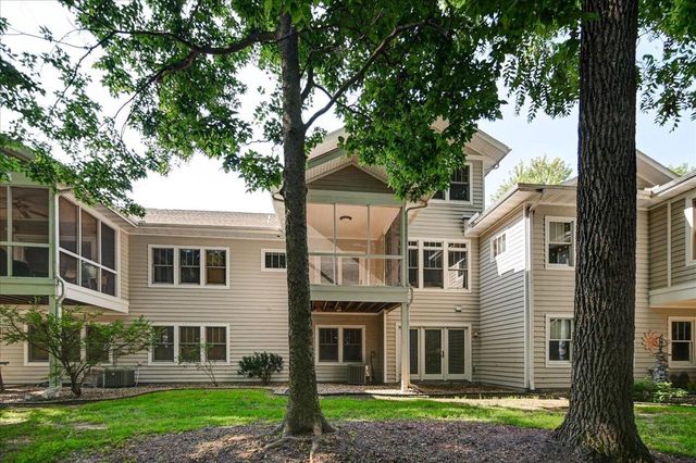 18 Glen Arbor Way, Fitchburg, WI 53711