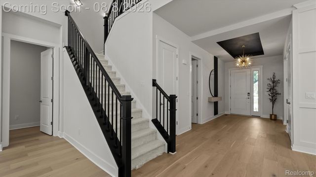 7679 Larchwood Drive, West Bloomfield Charter Township, MI 48322