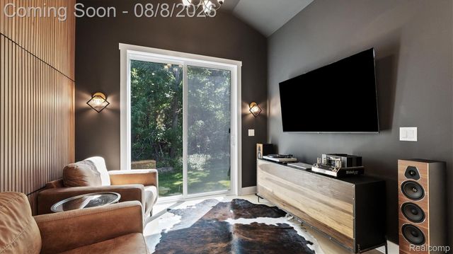 7679 Larchwood Drive, West Bloomfield Charter Township, MI 48322