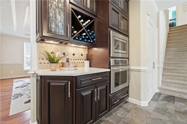 2216 Souverain LN, Virginia Beach, VA 23454