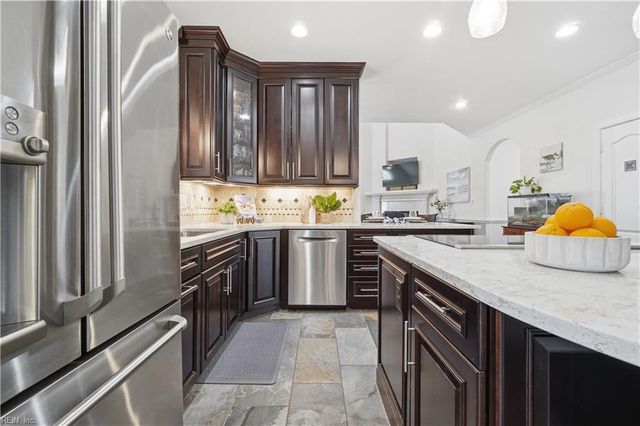 2216 Souverain LN, Virginia Beach, VA 23454