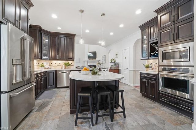 2216 Souverain LN, Virginia Beach, VA 23454