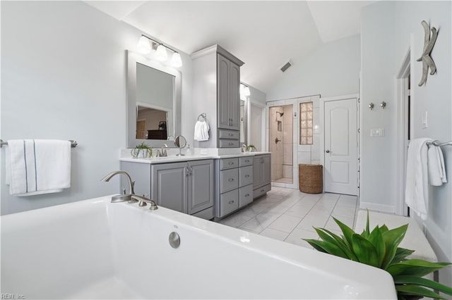 2216 Souverain LN, Virginia Beach, VA 23454