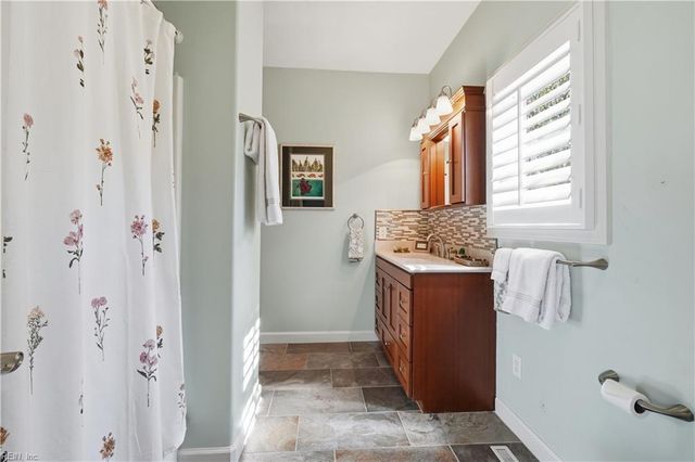 2216 Souverain LN, Virginia Beach, VA 23454