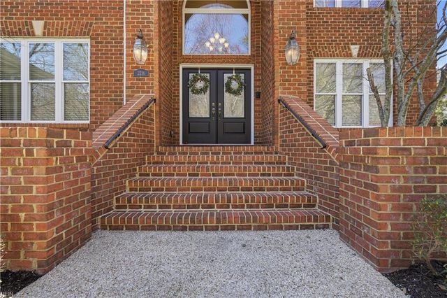 2216 Souverain LN, Virginia Beach, VA 23454