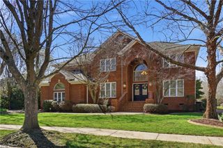 2216 Souverain LN, Virginia Beach, VA 23454