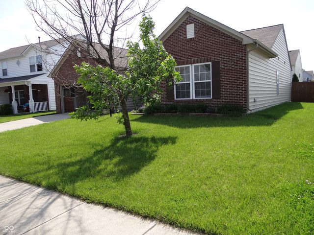 12302 Sagamore Woods Drive, Fishers, IN 46037