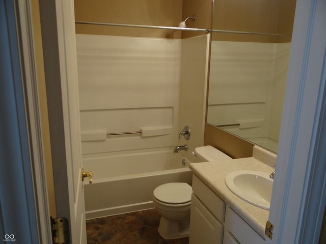 12302 Sagamore Woods Drive, Fishers, IN 46037