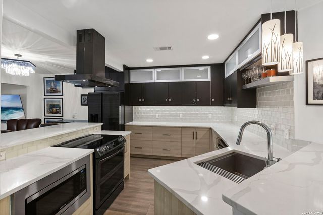 107 Tapatio Dr E, Boerne, TX 78006
