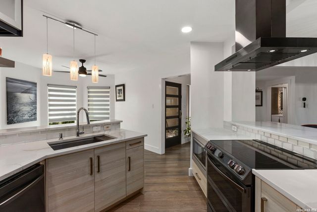 107 Tapatio Dr E, Boerne, TX 78006