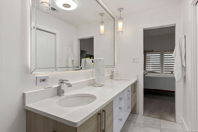 107 Tapatio Dr E, Boerne, TX 78006