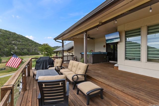 107 Tapatio Dr E, Boerne, TX 78006