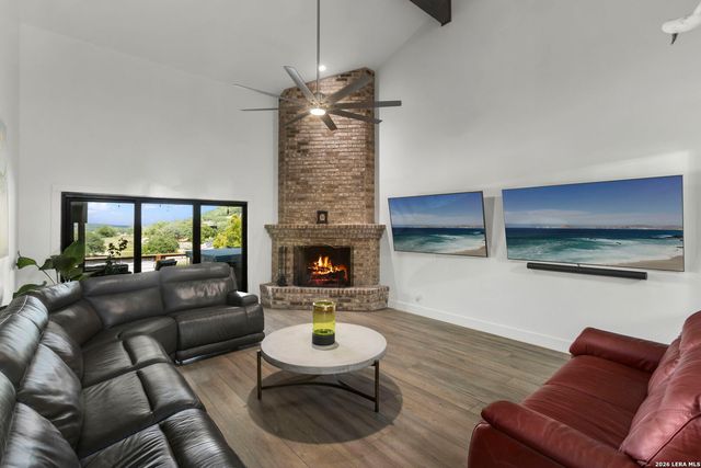 107 Tapatio Dr E, Boerne, TX 78006