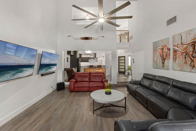107 Tapatio Dr E, Boerne, TX 78006