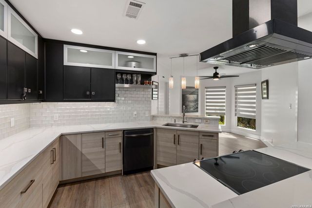 107 Tapatio Dr E, Boerne, TX 78006