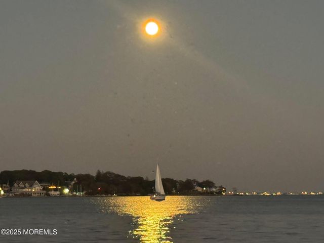 101 Harbor Court, Pine Beach, NJ 08741