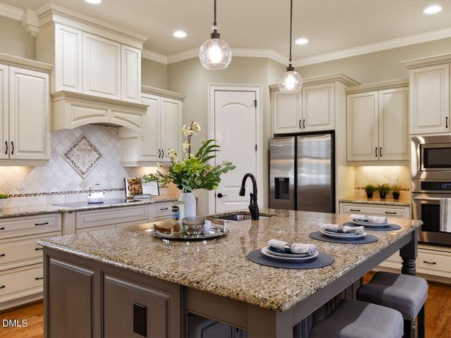 1920 Green Oaks Parkway, Holly Springs, NC 27540