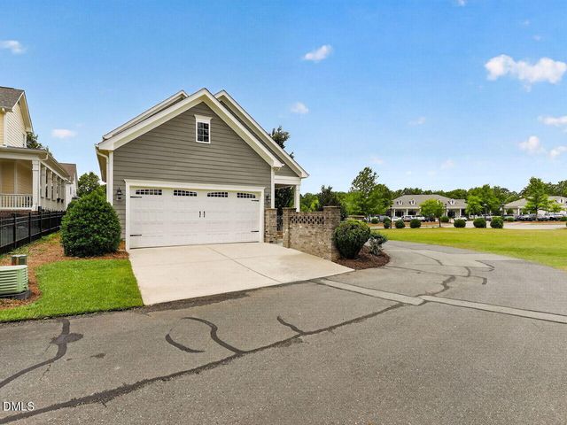 1920 Green Oaks Parkway, Holly Springs, NC 27540