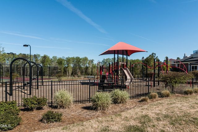 1920 Green Oaks Parkway, Holly Springs, NC 27540