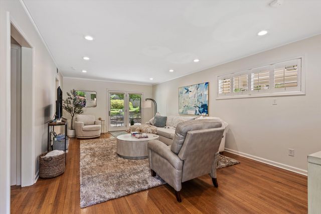 272 LEONORA DR, Memphis, TN 38117