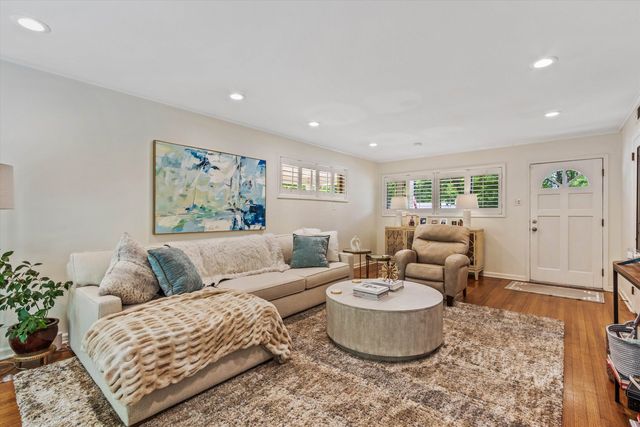 272 LEONORA DR, Memphis, TN 38117