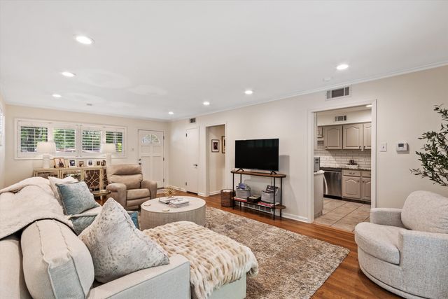 272 LEONORA DR, Memphis, TN 38117