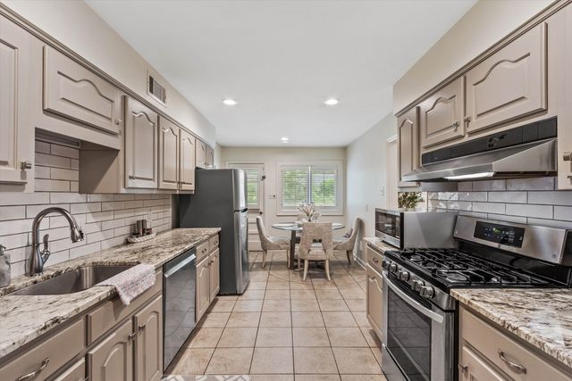 272 LEONORA DR, Memphis, TN 38117