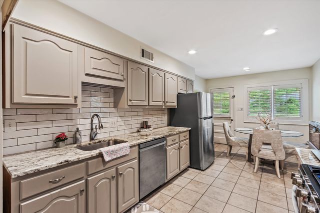 272 LEONORA DR, Memphis, TN 38117