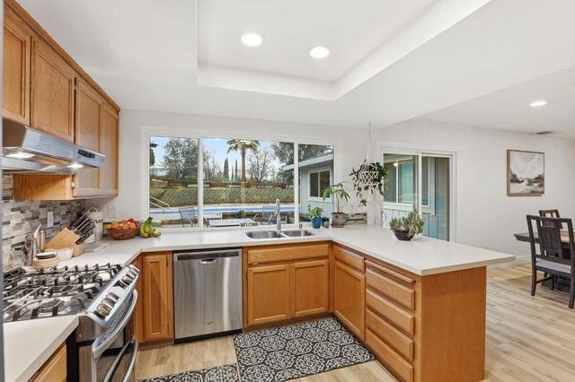 5932 Angelo Dr, Loomis, CA 95650