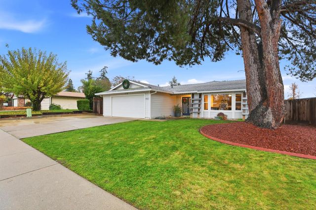 5932 Angelo Dr, Loomis, CA 95650