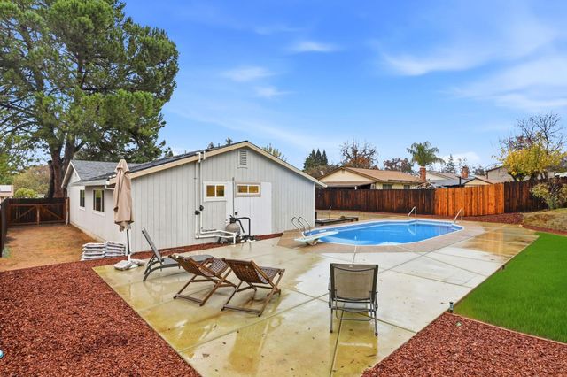 5932 Angelo Dr, Loomis, CA 95650