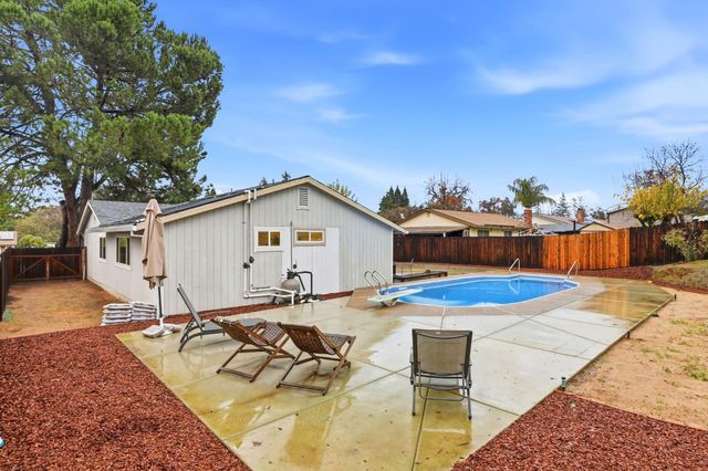 5932 Angelo Dr, Loomis, CA 95650