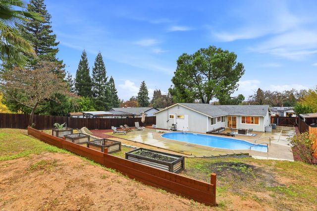 5932 Angelo Dr, Loomis, CA 95650