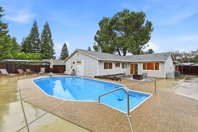 5932 Angelo Dr, Loomis, CA 95650