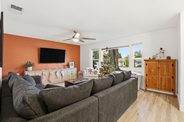 5932 Angelo Dr, Loomis, CA 95650