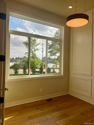 2936 W Walton Boulevard, Waterford, MI 48329