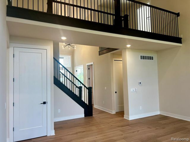2936 W Walton Boulevard, Waterford, MI 48329