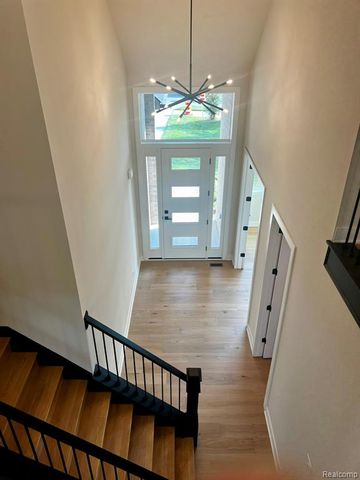 2936 W Walton Boulevard, Waterford, MI 48329