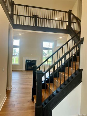 2936 W Walton Boulevard, Waterford, MI 48329