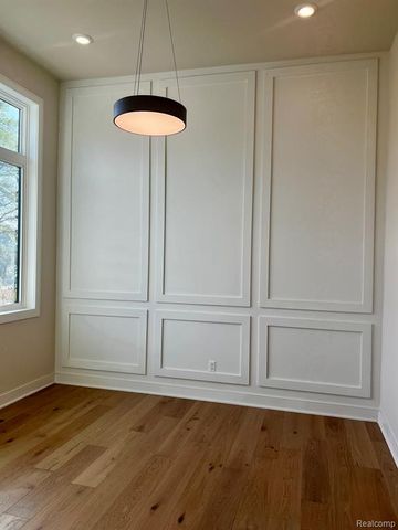 2936 W Walton Boulevard, Waterford, MI 48329