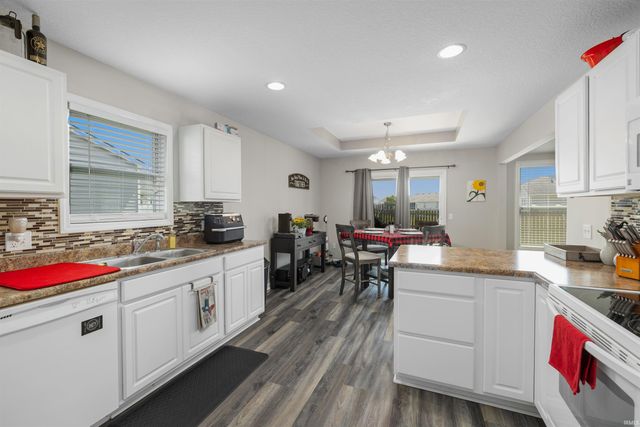 1918 Sonnet Cove, Fort Wayne, IN 46818
