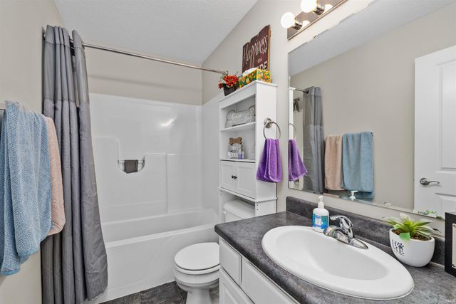 1918 Sonnet Cove, Fort Wayne, IN 46818