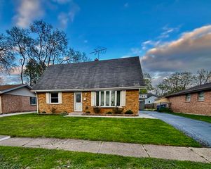 14539 Avers Avenue, Midlothian, IL 60445