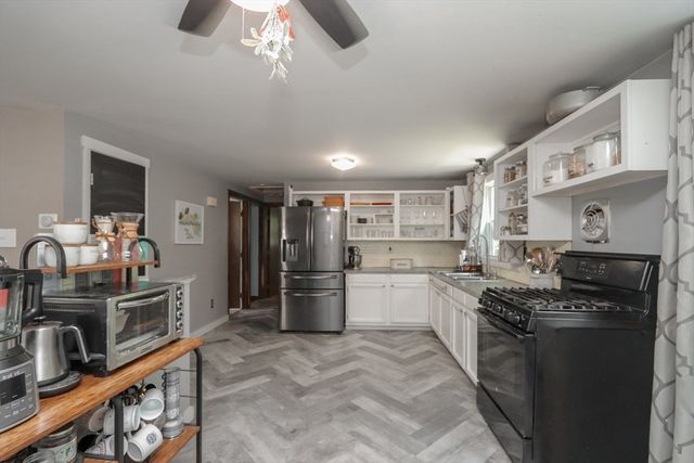 41 Rosedale Ave, Springfield, MA 01128