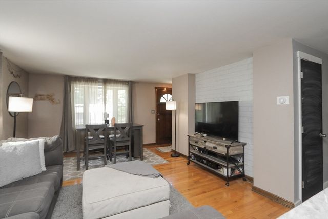41 Rosedale Ave, Springfield, MA 01128