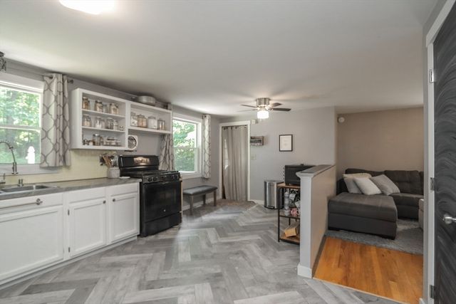 41 Rosedale Ave, Springfield, MA 01128