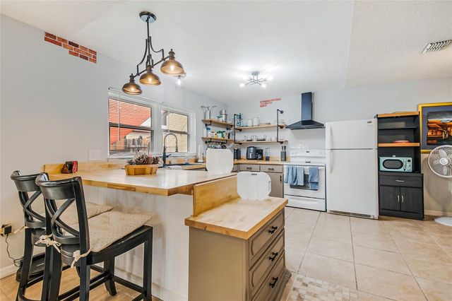447 HUNTER CIRCLE, Kissimmee, FL 34758