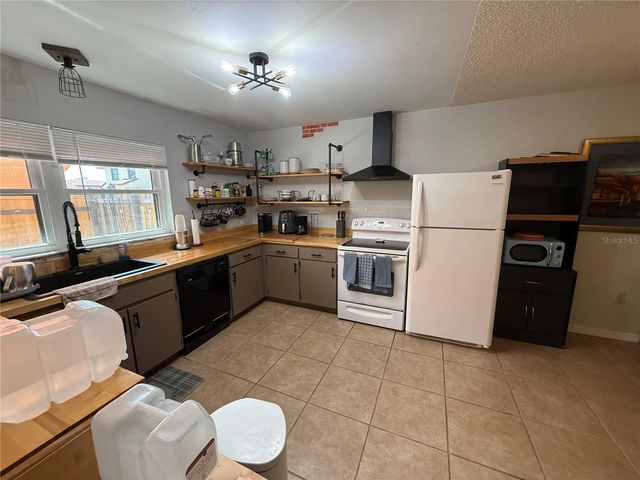 447 HUNTER CIRCLE, Kissimmee, FL 34758