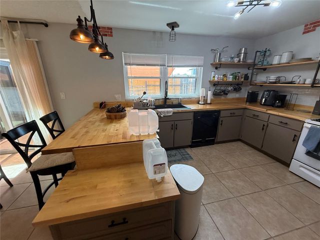 447 HUNTER CIRCLE, Kissimmee, FL 34758